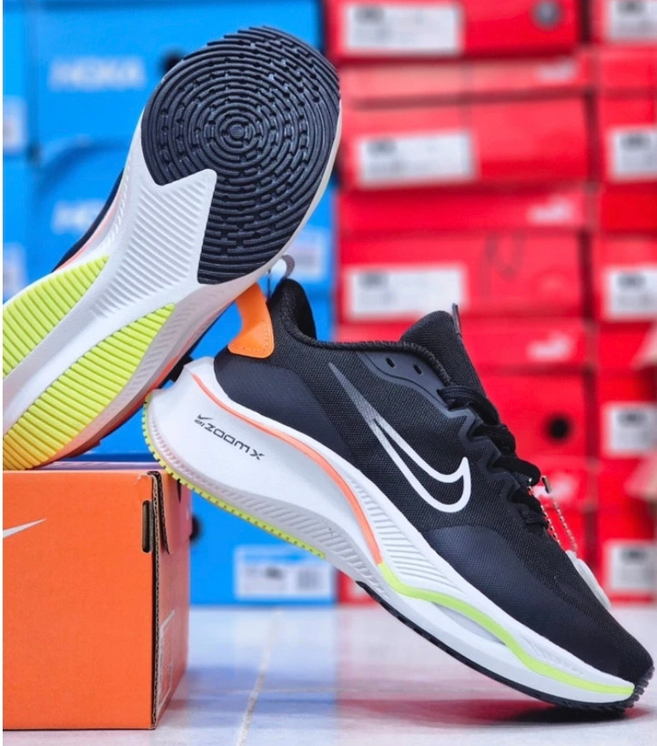 کتونی نایک زوم لبخندی ویتنامی توری مستر سایزبندی کامل 40تا 45 باکارتن بارکددار.Nike Zoom X Vietnam