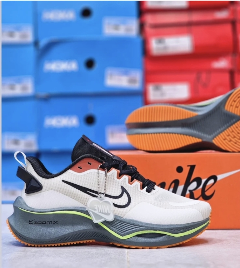 کتونی نایک زوم لبخندی ویتنامی توری مستر سایزبندی کامل 40تا 45 باکارتن بارکددار.Nike Zoom X Vietnam