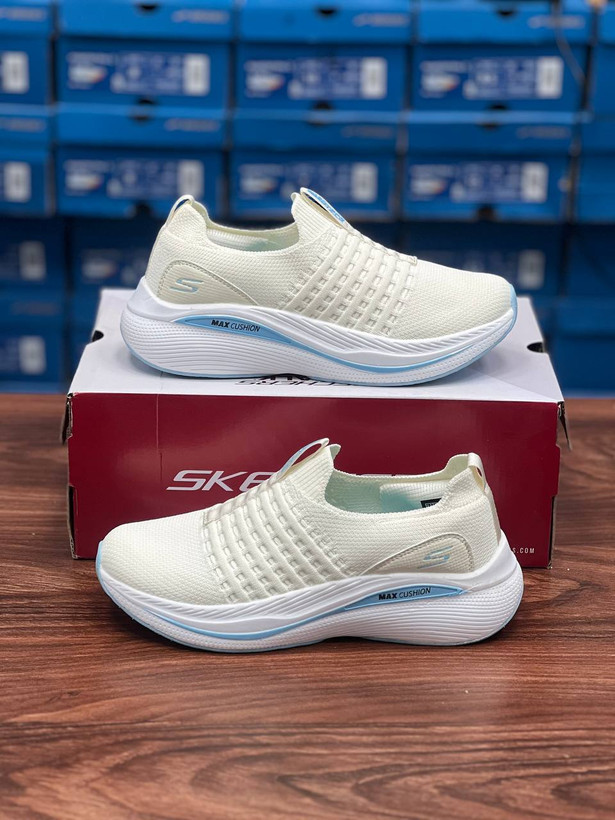 اسکیچرزmax cushion طبی و سبک و راحت ، کتونی ویتنامی سایز۳۷ تا ۴۰ فروش بصورت عمده و تک .Skechers Max cushion Vietnam
