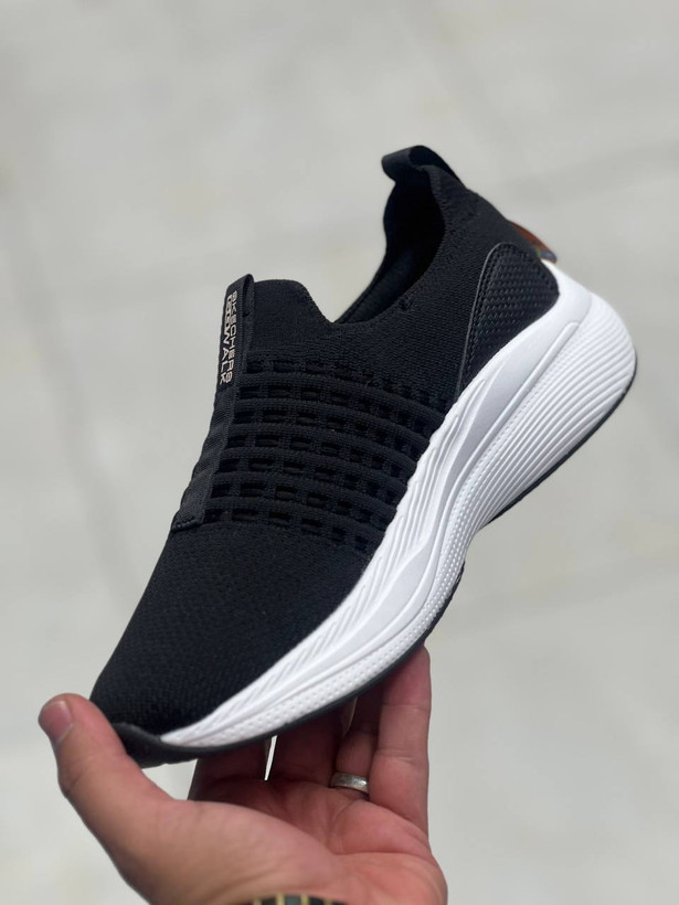 کفش اسکیچرزmax cushion طبی و سبک و راحت ، کتونی ویتنامی سایز۳۷ تا ۴۰ فروش بصورت عمده و تک .Skechers Max cushion Vietnam