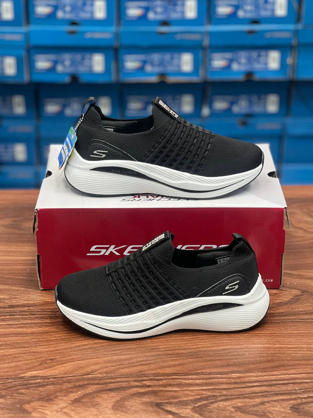 کفش اسکیچرزmax cushion طبی و سبک و راحت ، کتونی ویتنامی سایز۳۷ تا ۴۰ فروش بصورت عمده و تک .Skechers Max cushion Vietnam