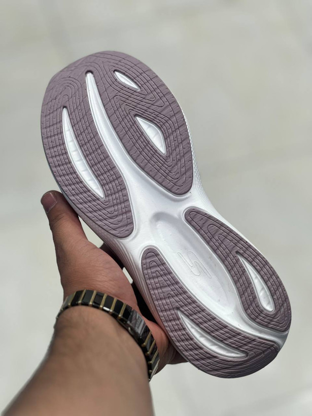 کتونی اسکیچرزmax cushion طبی و سبک و راحت ، کتونی ویتنامی سایز۳۷ تا ۴۰ فروش بصورت عمده و تک .Skechers Max cushion Vietnam
