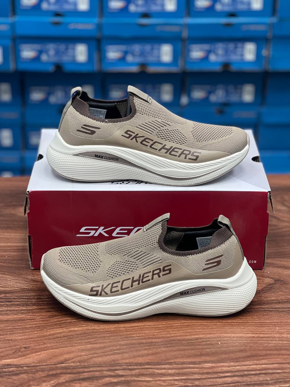 کتونی اسکیچرز مدل GO Walk max Cushioning , سایز ۴۰ تا ۴۵، ساخت ویتنام ، فروش عمده و تک. Skechers Go Walk Max Cushioning Vietnam