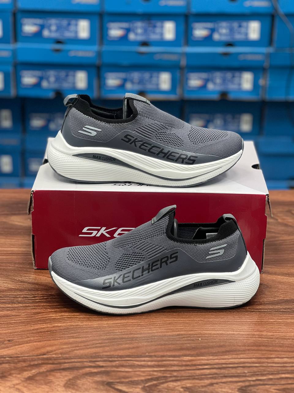 کتونی اسکیچرز مدل GO Walk max Cushioning , سایز ۴۰ تا ۴۵، ساخت ویتنام ، فروش عمده و تک. Skechers Go Walk Max Cushioning Vietnam