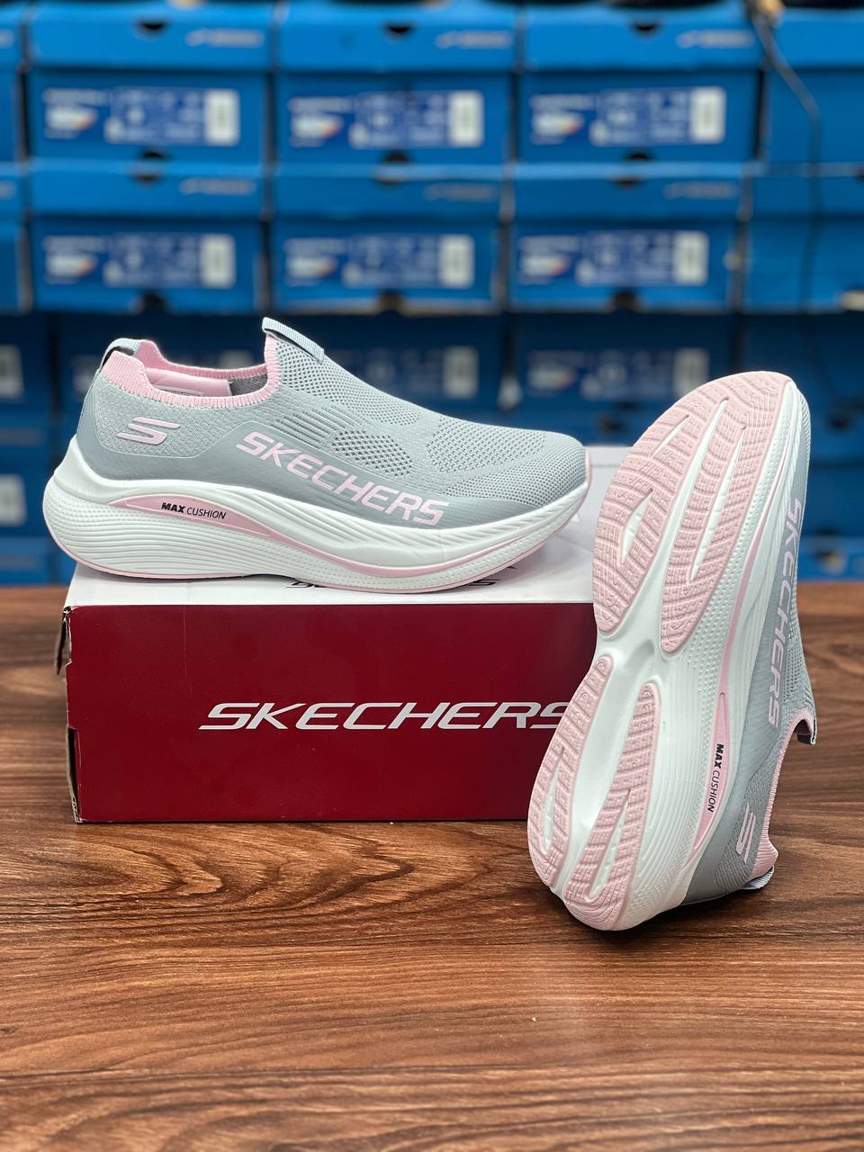 کتونی اسکیچرز مدل GO Walk max Cushioning , سایز ۳۷ تا ۴۰، ساخت ویتنام ، فروش عمده و تک. Skechers Go Walk Max Cushioning Vietnam