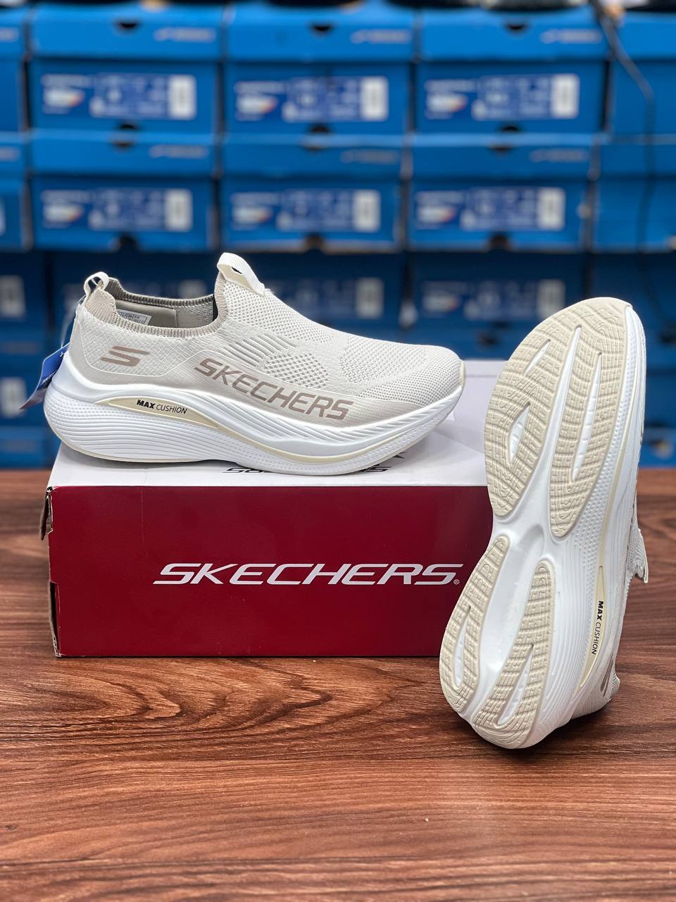 کتونی اسکیچرز مدل GO Walk max Cushioning , سایز ۳۷ تا ۴۰، ساخت ویتنام ، فروش عمده و تک. Skechers Go Walk Max Cushioning Vietnam