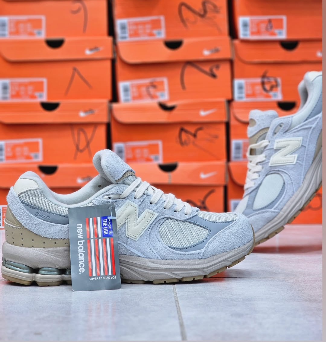 کتونی نیوبالانس۲۰۰۲R. ساخت ویتنام سایز بندی ۴۰ تا ۴۵ . فروش بصورت عمده و تک .New balance 2002R vietnam