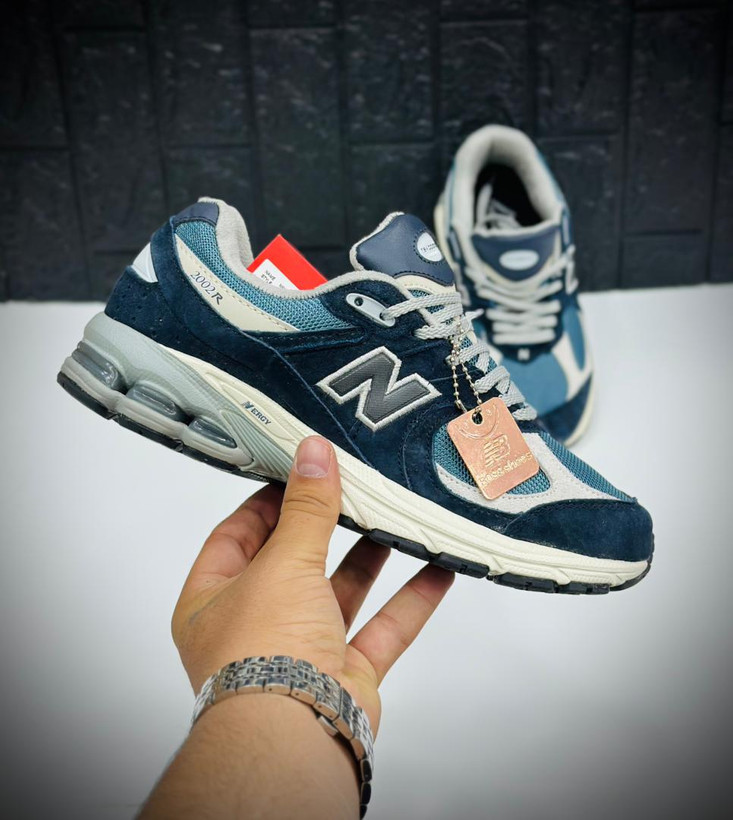 کتونی نیوبالانس۲۰۰۲R. ساخت ویتنام سایز بندی ۴۰ تا ۴۵ . فروش بصورت عمده و تک .New balance 2002R vietnam