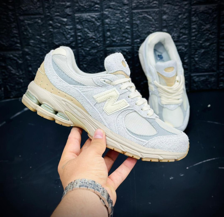 کتونی نیوبالانس۲۰۰۲R. ساخت ویتنام سایز بندی ۴۰ تا ۴۵ . فروش بصورت عمده و تک .New balance 2002R vietnam