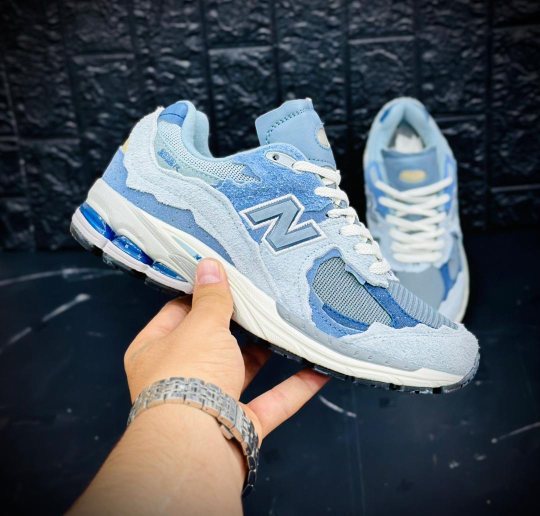 کتونی نیوبالانس۲۰۰۲R. ساخت ویتنام سایز بندی ۴۰ تا ۴۵ . فروش بصورت عمده و تک .New balance 2002R vietnam
