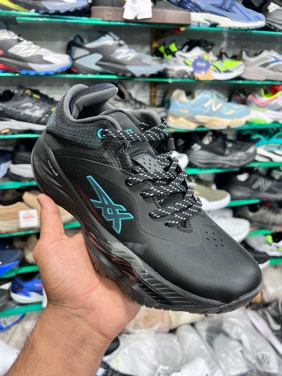 asics nova surge low /سایز ۴۰ تا ۴۵ /ساخت ویتنام /فروش عمده و