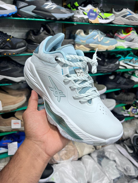 asics nova surge low /سایز ۴۰ تا ۴۵ /ساخت ویتنام /فروش عمده و