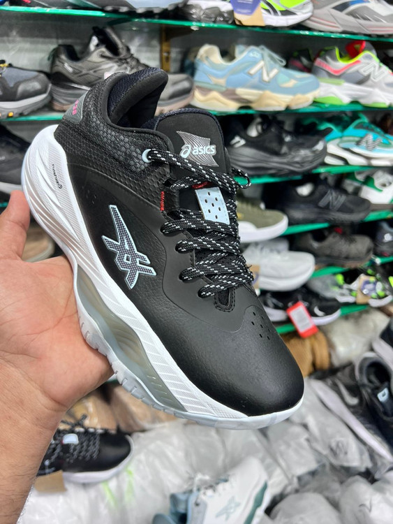 asics nova surge low /سایز ۴۰ تا ۴۵ /ساخت ویتنام /فروش عمده و