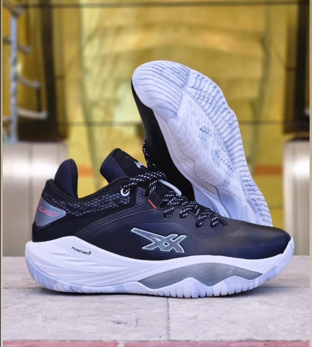 asics nova surge low /سایز ۴۰ تا ۴۵ /ساخت ویتنام /فروش عمده و