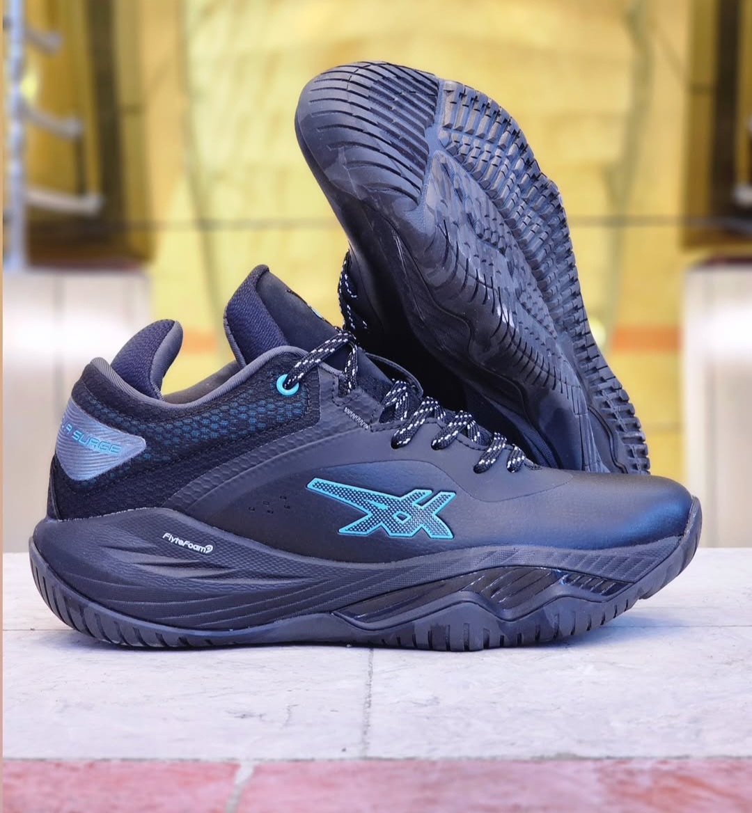 asics nova surge low /سایز ۴۰ تا ۴۵ /ساخت ویتنام /فروش عمده و