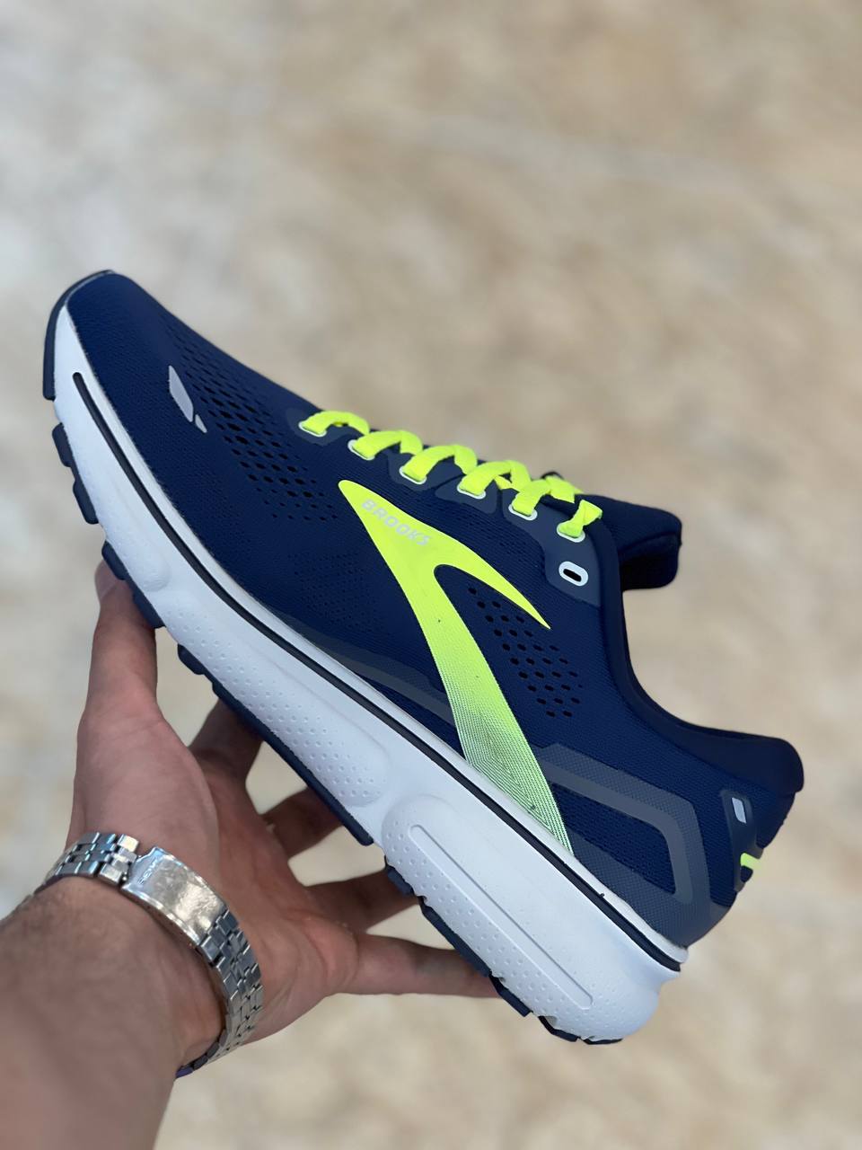 کتونی بروکس گاست ۱۵ / ساخت ویتنام وارداتی /Brooks Ghost 15/ سایز ۴۰تا ۴۵ /فروش عمده و تک .