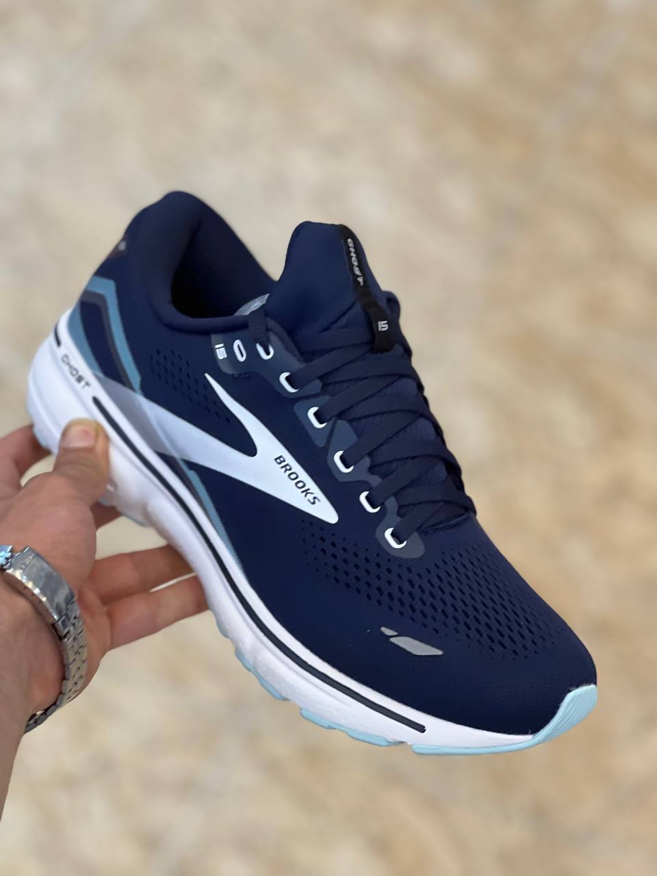 کفش بروکس گاست ۱۵ / ساخت ویتنام وارداتی /Brooks Ghost 15/ سایز ۴۰تا ۴۵ /فروش عمده و تک .