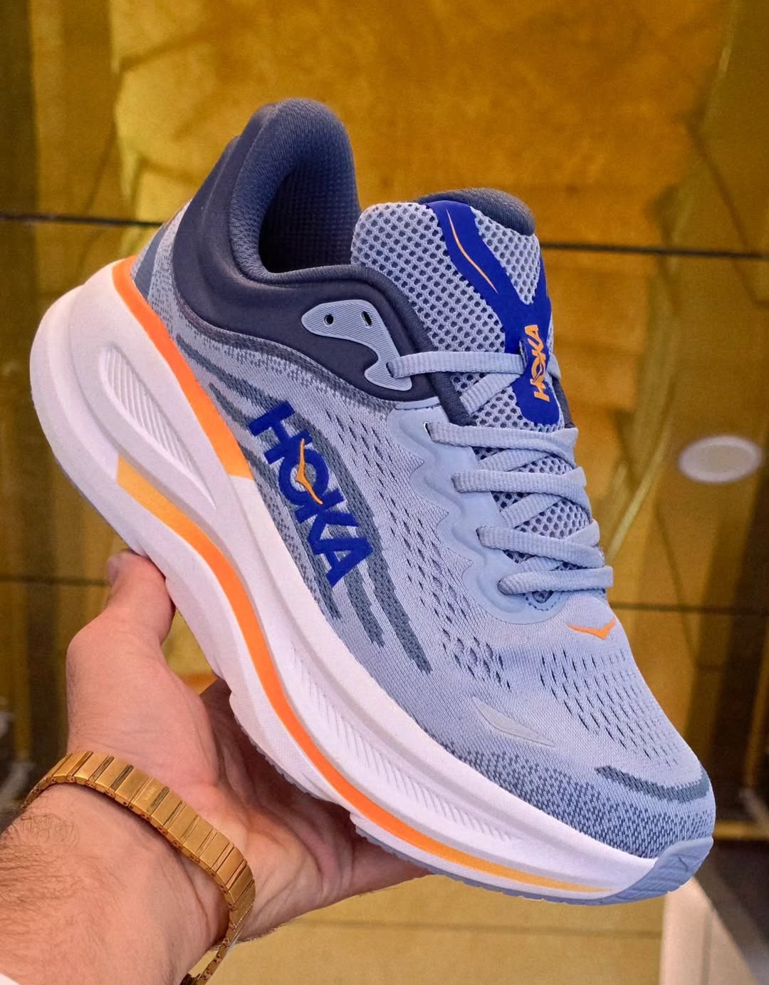کتونی هوکا باندی ۹/shoes hoka bondi 9/ساخت ویتنام وارداتی /همراه با جعبه باربارکد دار/سایز ۳۶ تا ۴۵ /فروش عمده و تک/ست جذاب / تضمین کیفیت کالا