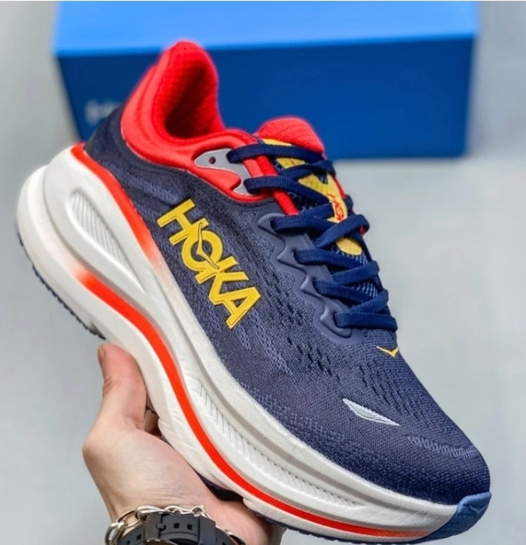 کتونی هوکا باندی ۹/shoes hoka bondi 9/ساخت ویتنام وارداتی /همراه با جعبه باربارکد دار/سایز ۳۶ تا ۴۵ /فروش عمده و تک/ست جذاب / تضمین کیفیت کالا