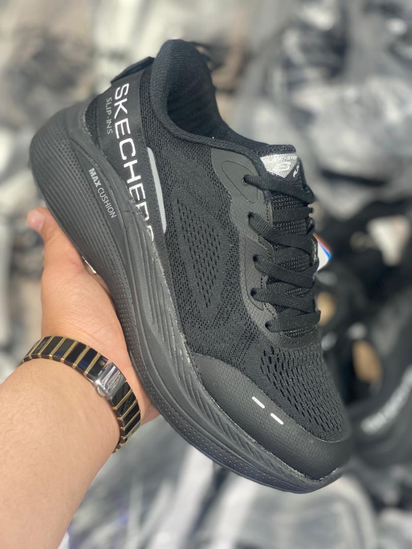 کتونی اسکیچرز ساخت ویتنام /Skechers Slip-ins Max Cushioning /سایز ۴۰ تا ۴۵/فروش بصورت عمده و تک .