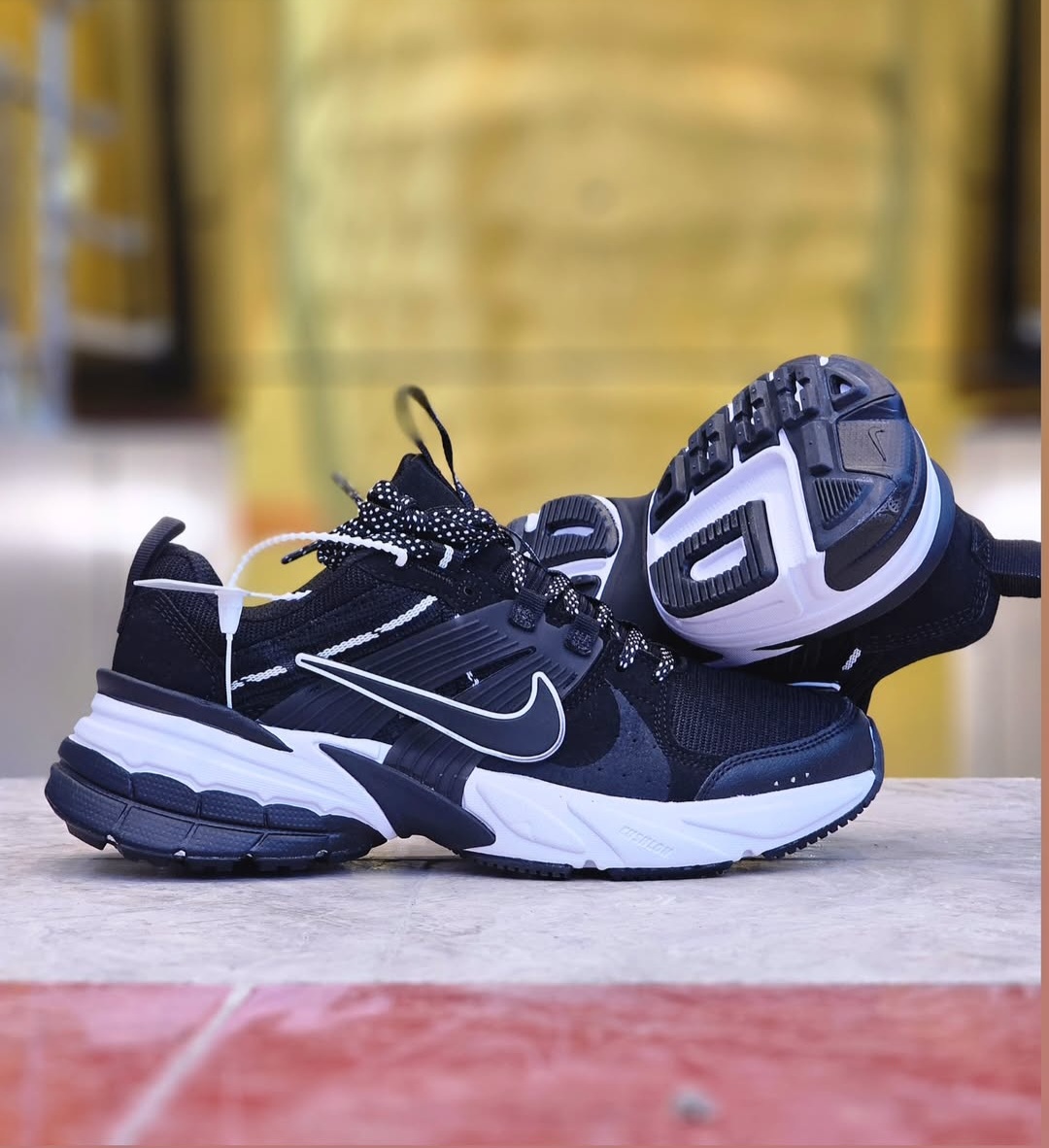 کتونی نایک V2K, ساخت ویتنام وارداتی، فروش بصورت عمده و تک ، سایز ۴۰تا۴۵.Nike V2k Run Year of the Dragon