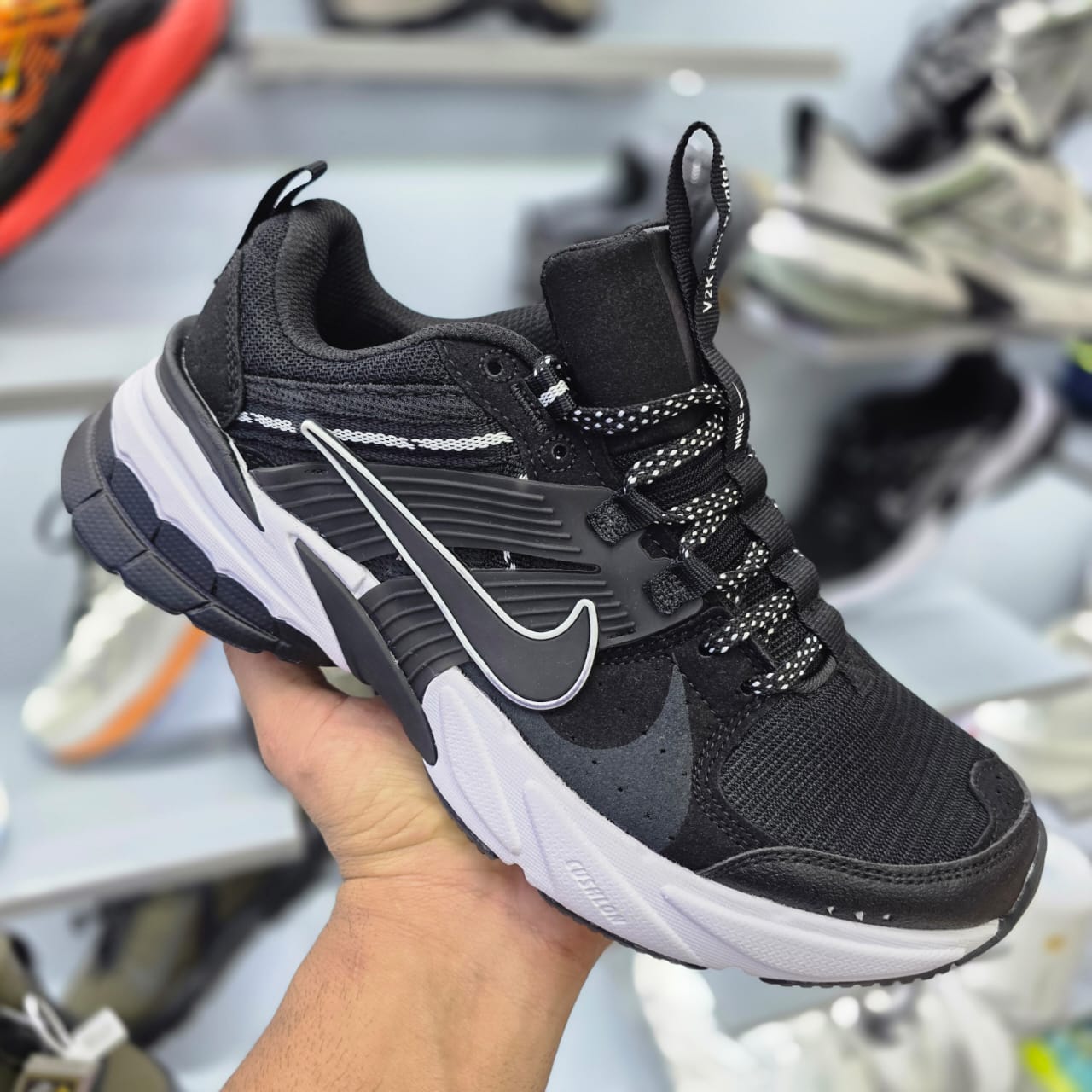 کتونی نایک V2K, ساخت ویتنام وارداتی، فروش بصورت عمده و تک ، سایز ۴۰تا۴۵.Nike V2k Run Year of the Dragon