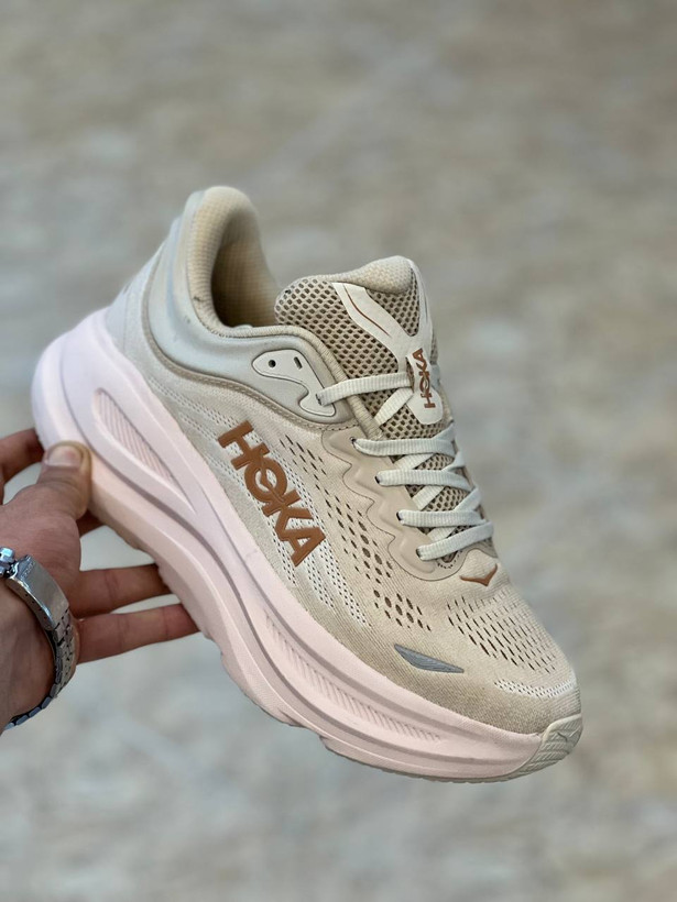 کفش هوکا باندی ۹/shoes hoka bondi 9/ساخت ویتنام وارداتی /همراه با جعبه باربارکد دار/سایز ۳۶ تا ۴۵ /فروش عمده و تک/ست جذاب / تضمین کیفیت کالا