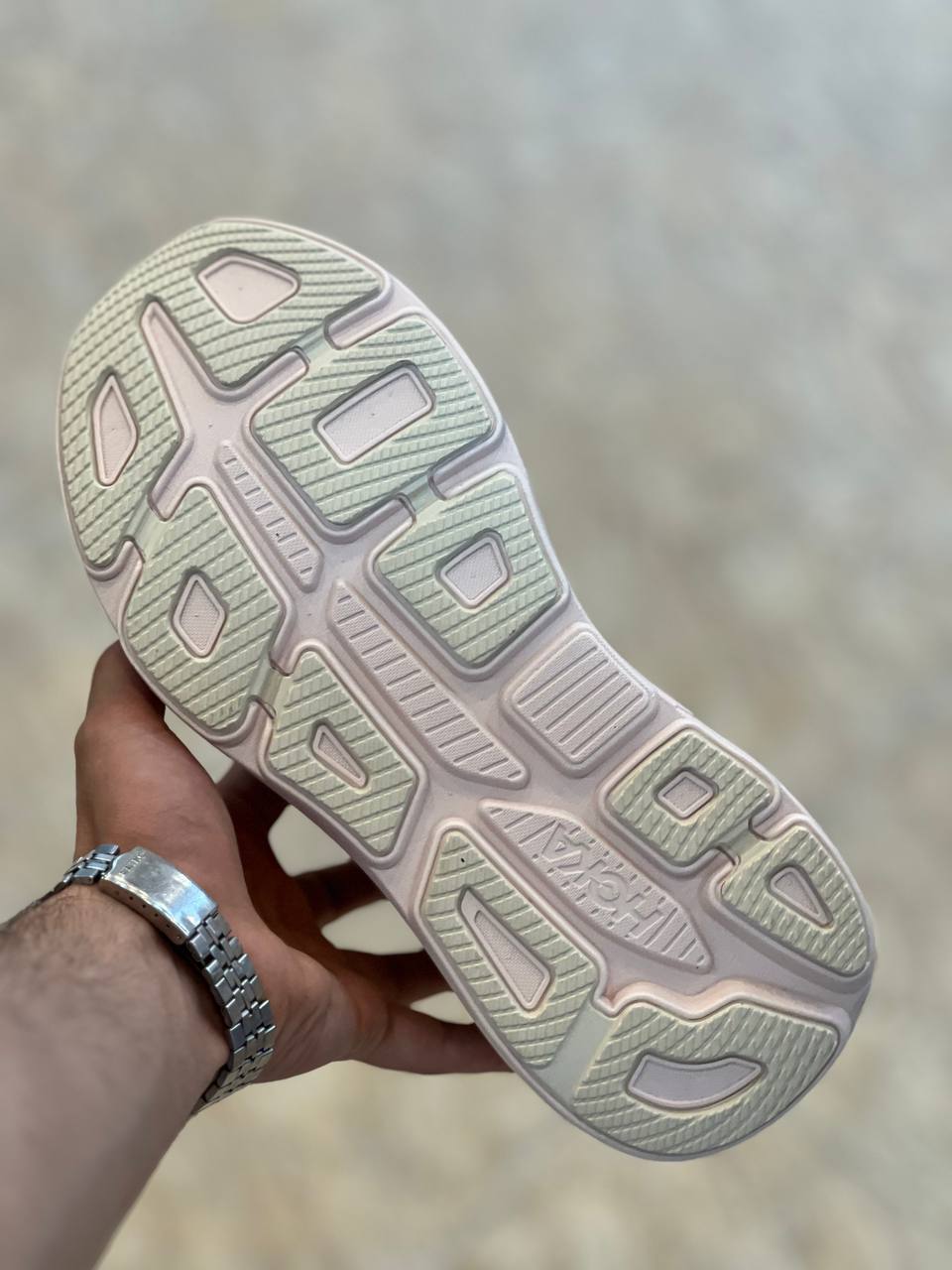 کتونی هوکا باندی ۹/shoes hoka bondi 9/ساخت ویتنام