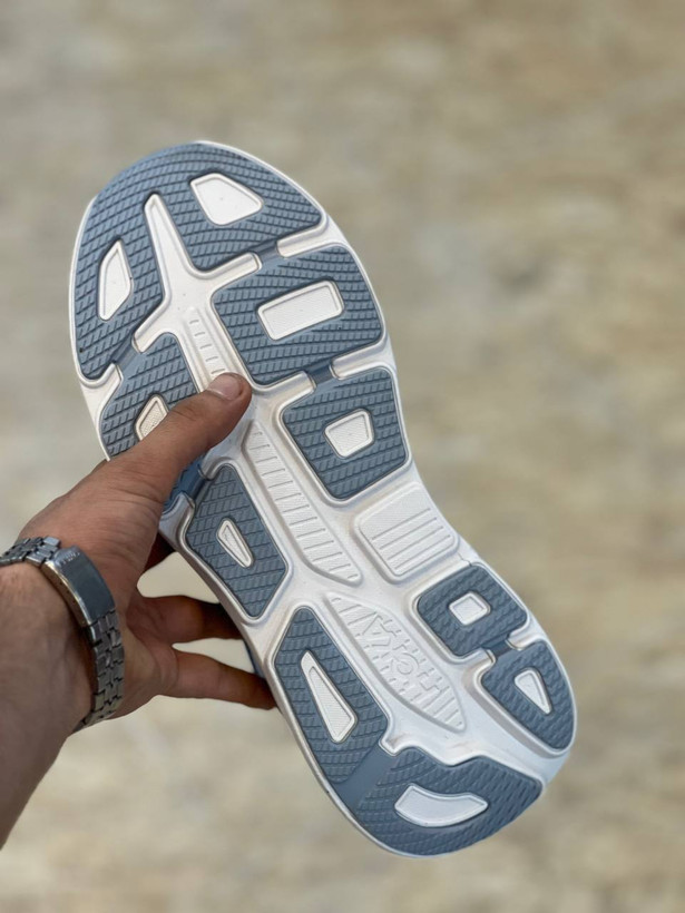 کتونی هوکا باندی ۹/shoes hoka bondi 9/ساخت ویتنام وارداتی /همراه با جعبه باربارکد دار/سایز ۳۶ تا ۴۵ /فروش عمده و تک/ست جذاب / تضمین کیفیت کالا