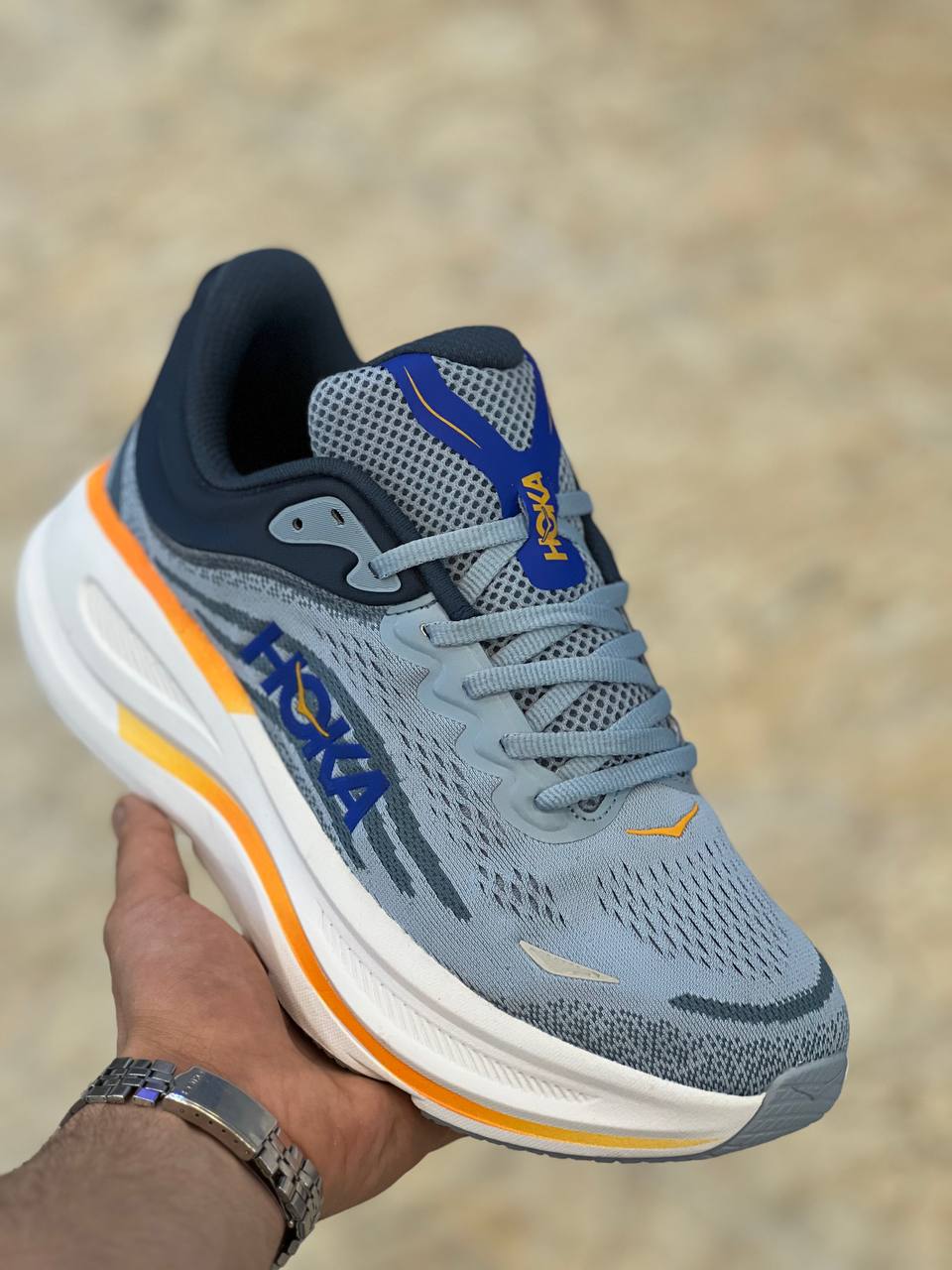کتونی هوکا باندی ۹/shoes hoka bondi 9/ساخت ویتنام وارداتی /همراه با جعبه باربارکد دار/سایز ۳۶ تا ۴۵ /فروش عمده و تک/ست جذاب / تضمین کیفیت کالا