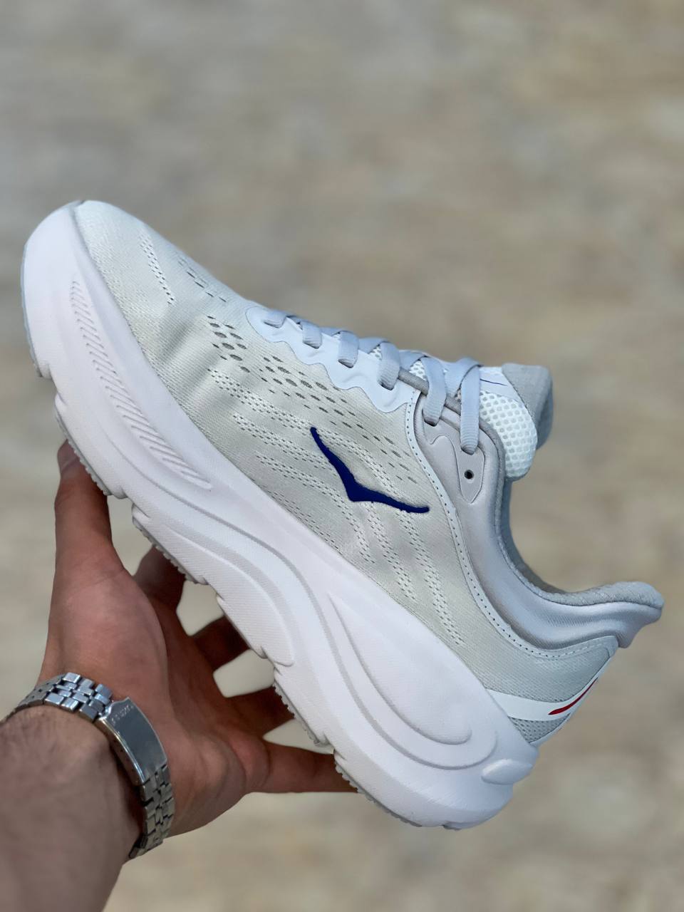 کتونی هوکا باندی ۹/shoes hoka bondi 9/ساخت ویتنام وارداتی /همراه با جعبه باربارکد دار/سایز ۳۶ تا ۴۵ /فروش عمده و تک/ست جذاب / تضمین کیفیت کالا