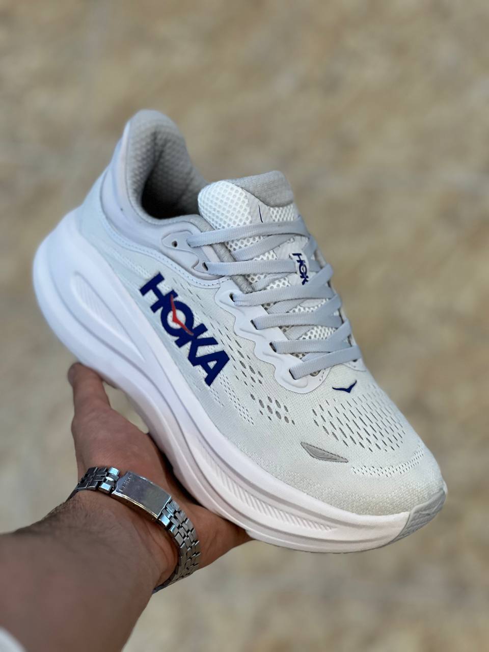 کتونی هوکا باندی ۹/shoes hoka bondi 9/ساخت ویتنام وارداتی /همراه با جعبه باربارکد دار/سایز ۳۶ تا ۴۵ /فروش عمده و تک/ست جذاب / تضمین کیفیت کالا
