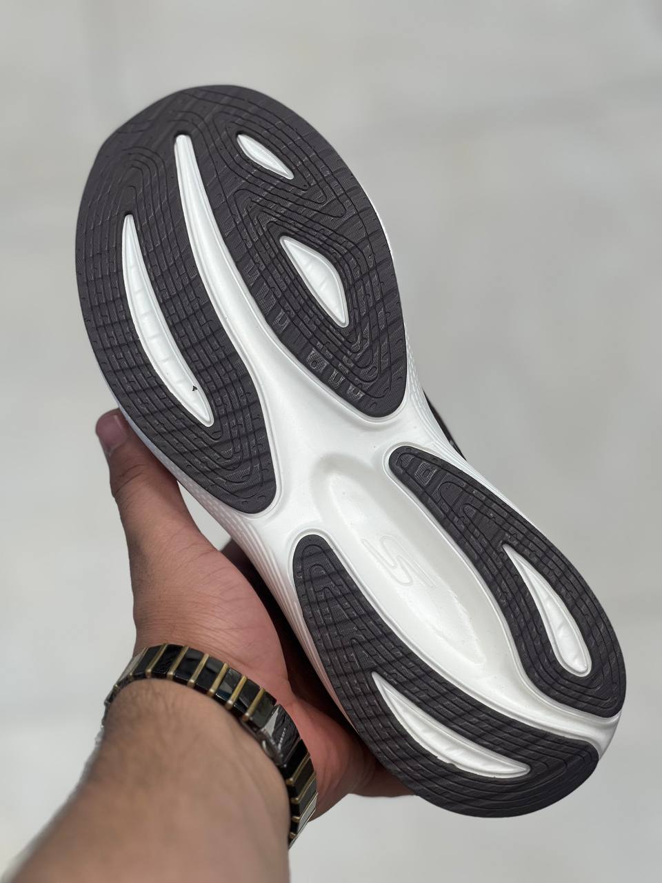 کتونی اسکیچرز ساخت ویتنام /Skechers Slip-ins Max Cushioning /سایز ۴۰ تا ۴۵/فروش بصورت عمده و تک .