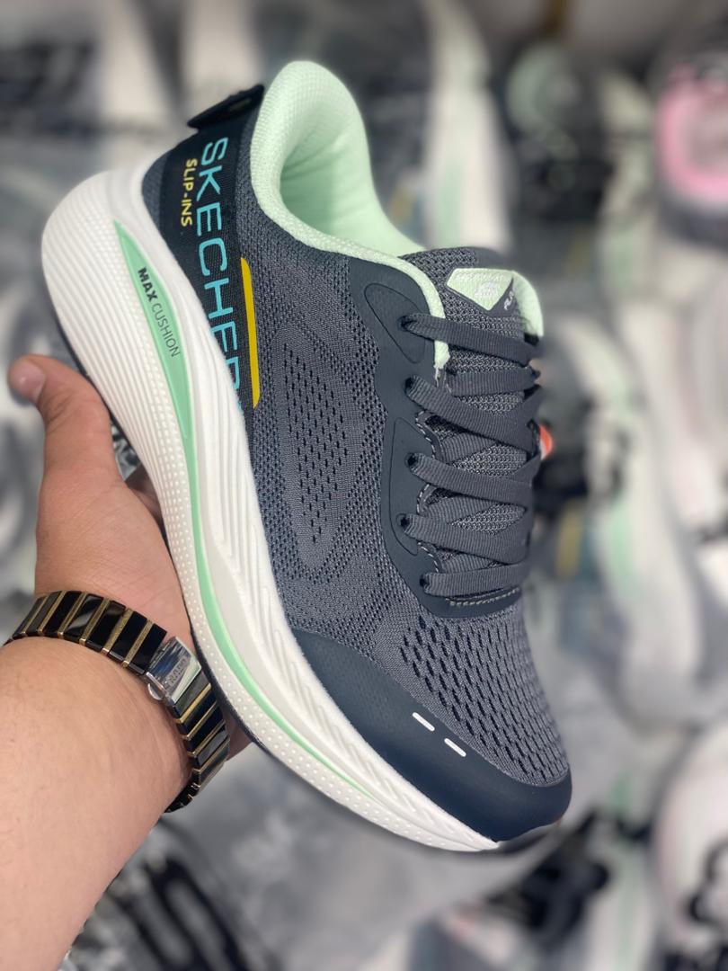 کتونی اسکیچرز نرم و سبک و راحت /ساخت ویتنام /Skechers Slip-ins Max Cushioning /سایز ۳۷تا۴۰/فروش بصورت عمده و تک .