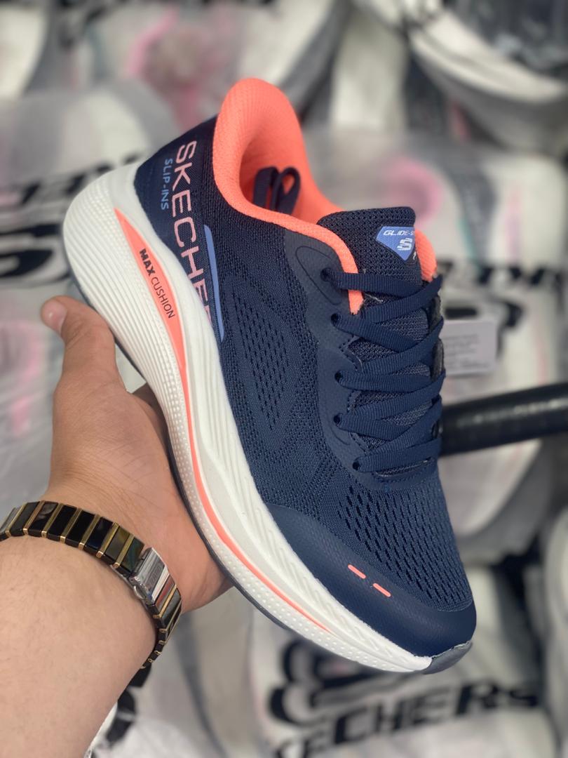 کتونی اسکیچرز نرم و سبک و راحت /ساخت ویتنام /Skechers Slip-ins Max Cushioning /سایز ۳۷تا۴۰/فروش بصورت عمده و تک .