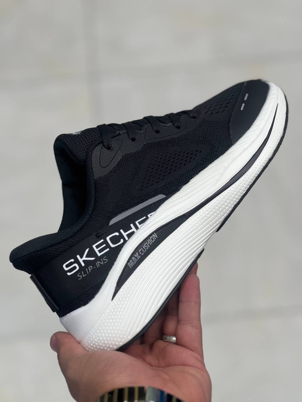 کتونی اسکیچرز نرم و سبک و راحت /ساخت ویتنام /Skechers Slip-ins Max Cushioning /سایز ۳۷تا۴۰/فروش بصورت عمده و تک .