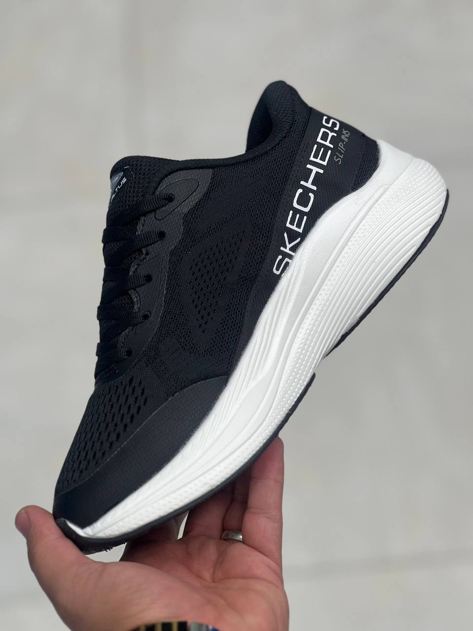 کتونی اسکیچرز نرم و سبک و راحت /ساخت ویتنام /Skechers Slip-ins Max Cushioning /سایز ۳۷تا۴۰/فروش بصورت عمده و تک .