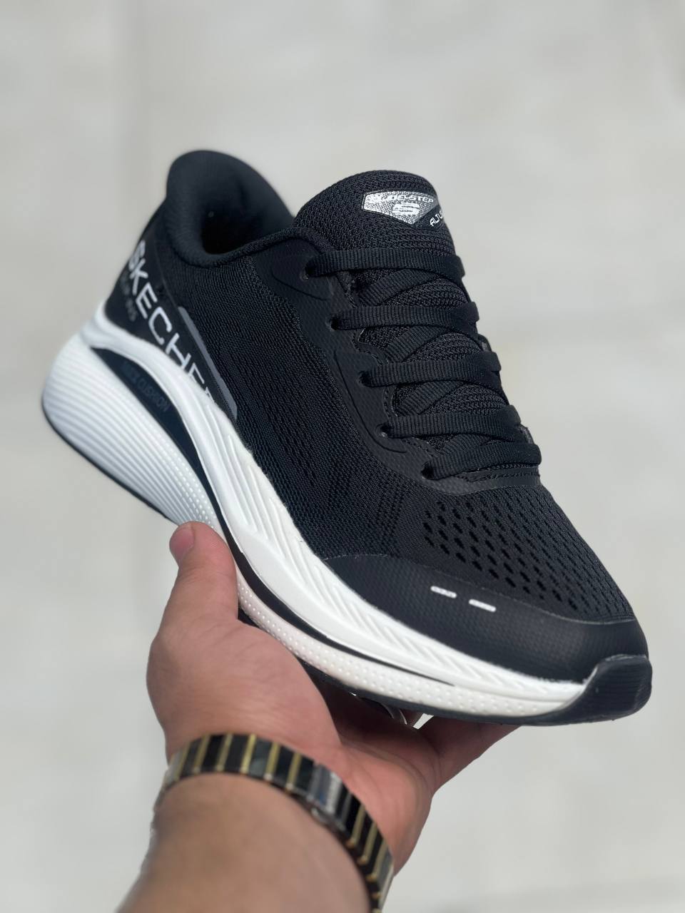 کتونی اسکیچرز نرم و سبک و راحت /ساخت ویتنام /Skechers Slip-ins Max Cushioning /سایز ۳۷تا۴۰/فروش بصورت عمده و تک .