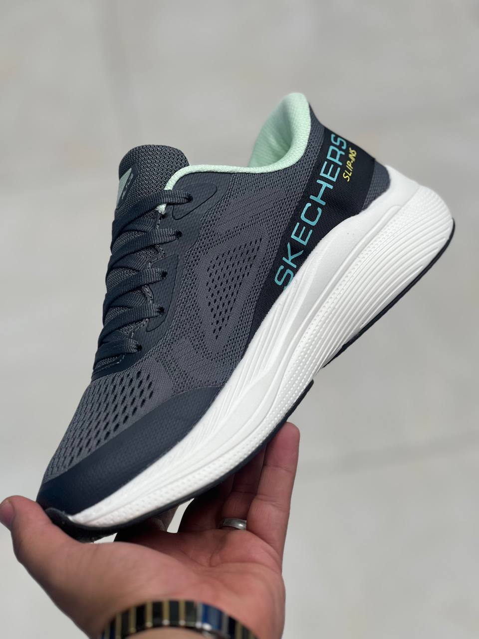 کتونی اسکیچرز نرم و سبک و راحت /ساخت ویتنام /Skechers Slip-ins Max Cushioning /سایز ۳۷تا۴۰/فروش بصورت عمده و تک .