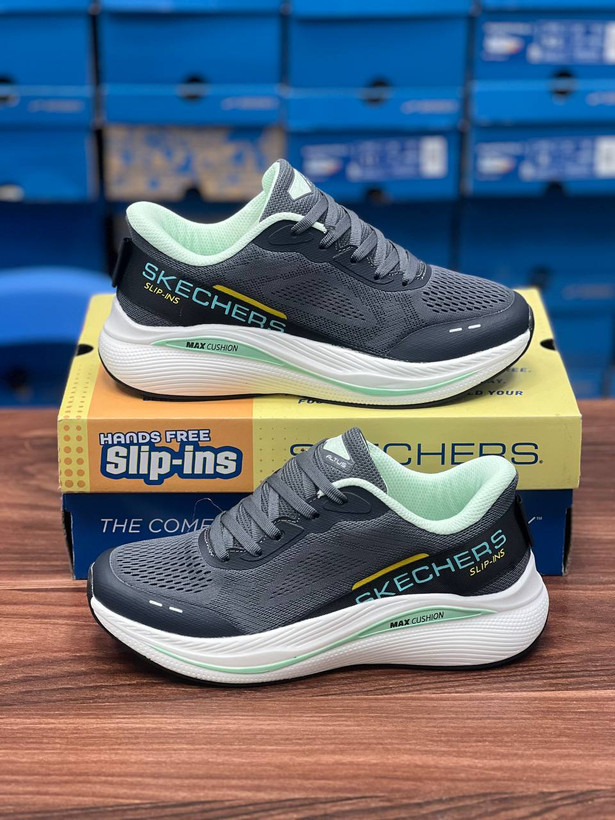 کتونی اسکیچرز نرم و سبک و راحت /ساخت ویتنام /Skechers Slip-ins Max Cushioning /سایز ۳۷تا۴۰/فروش بصورت عمده و تک .