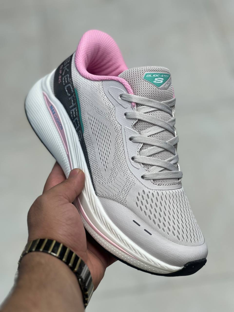 کتونی اسکیچرز نرم و سبک و راحت /ساخت ویتنام /Skechers Slip-ins Max Cushioning /سایز ۳۷تا۴۰/فروش بصورت عمده و تک .