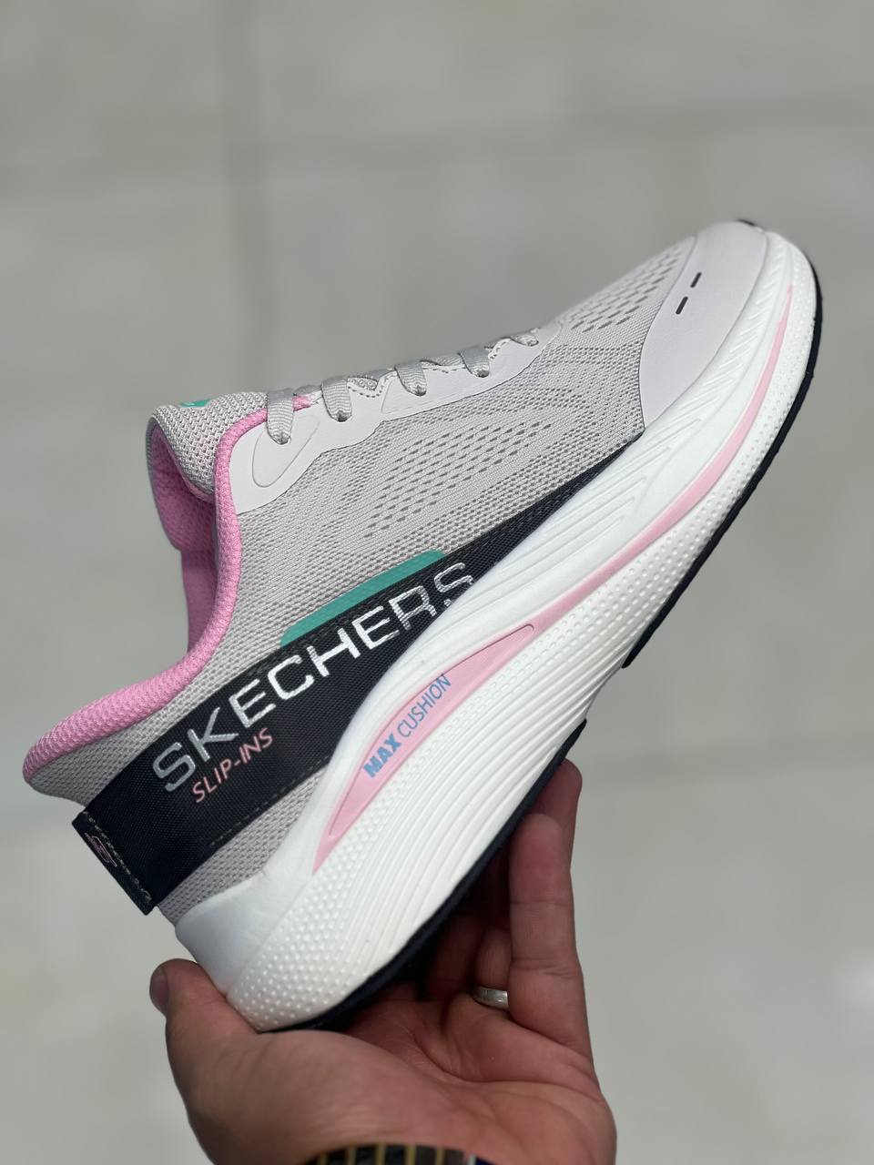 کتونی اسکیچرز نرم و سبک و راحت /ساخت ویتنام /Skechers Slip-ins Max Cushioning /سایز ۳۷تا۴۰/فروش بصورت عمده و تک .