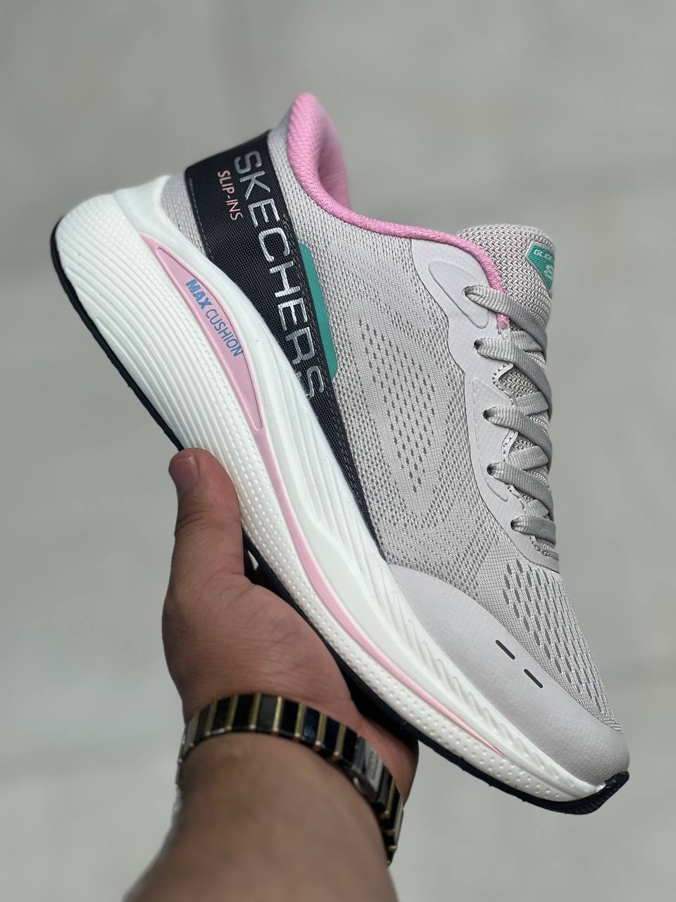 کتونی اسکیچرز نرم و سبک و راحت /ساخت ویتنام /Skechers Slip-ins Max Cushioning /سایز ۳۷تا۴۰/فروش بصورت عمده و تک .