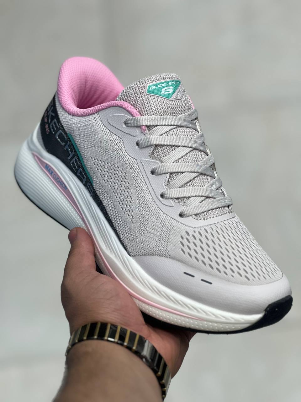 کتونی اسکیچرز نرم و سبک و راحت /ساخت ویتنام /Skechers Slip-ins Max Cushioning /سایز ۳۷تا۴۰/فروش بصورت عمده و تک .