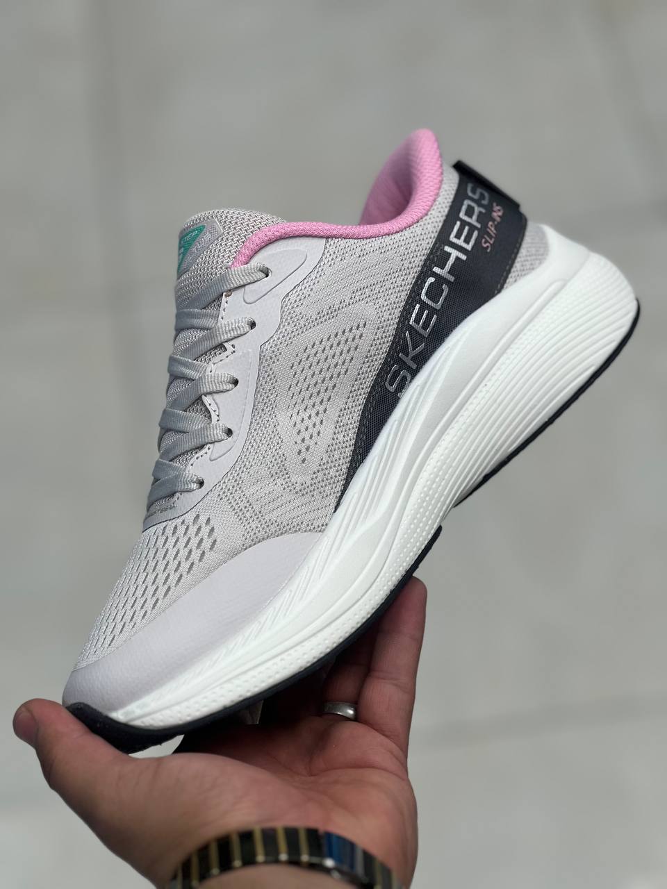 کتونی اسکیچرز نرم و سبک و راحت /ساخت ویتنام /Skechers Slip-ins Max Cushioning /سایز ۳۷تا۴۰/فروش بصورت عمده و تک .