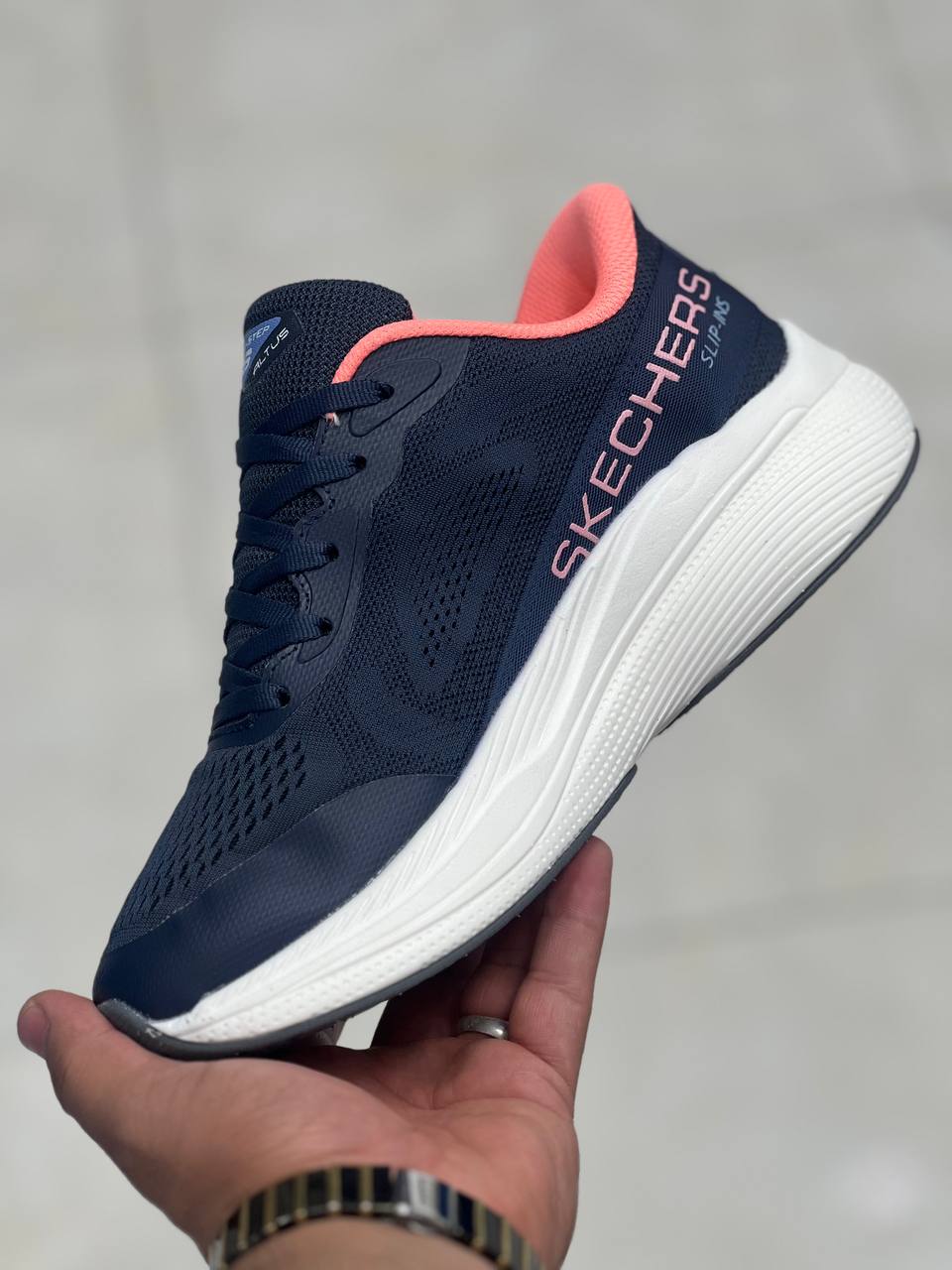 کتونی اسکیچرز نرم و سبک و راحت /ساخت ویتنام /Skechers Slip-ins Max Cushioning /سایز ۳۷تا۴۰/فروش بصورت عمده و تک .