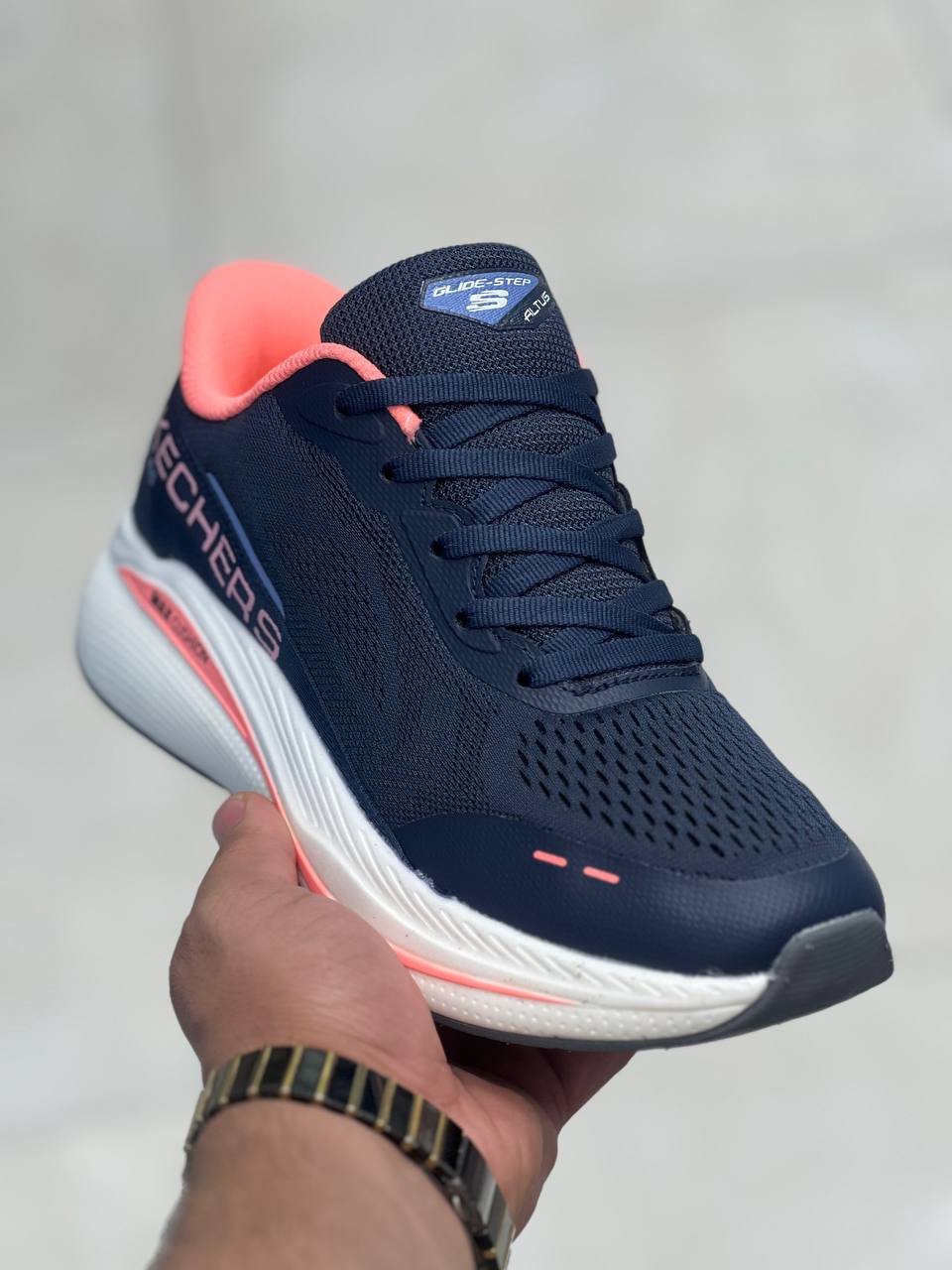 کتونی اسکیچرز نرم و سبک و راحت /ساخت ویتنام /Skechers Slip-ins Max Cushioning /سایز ۳۷تا۴۰/فروش بصورت عمده و تک .