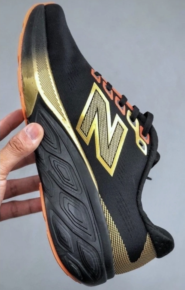 کتونی نیوبالانس ویتنامی ، فروش بصورت عمده و تک ، سایز ۴۰ تا ۴۵ . New balance NB 880715 Vietnam