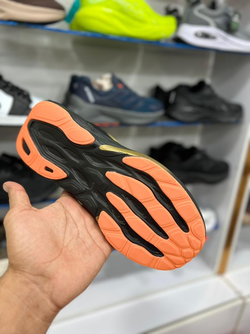 کتونی نیوبالانس ویتنامی ، فروش بصورت عمده و تک ، سایز ۴۰ تا ۴۵ . New balance NB 880715 Vietnam
