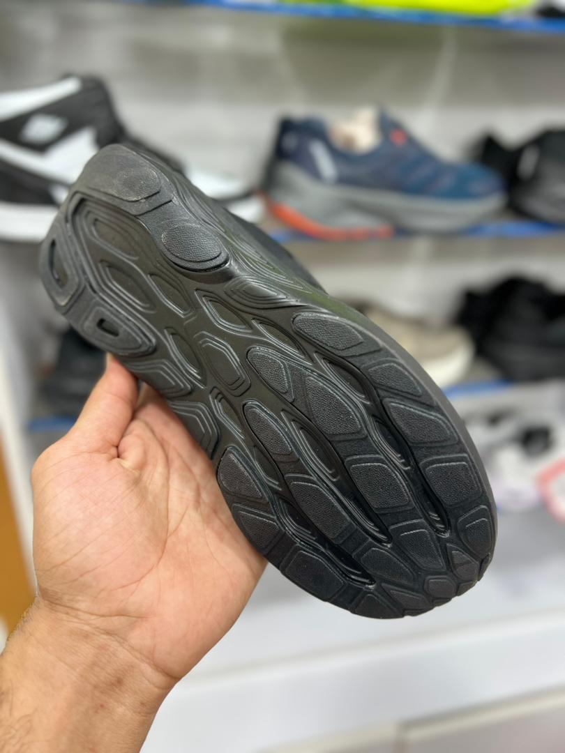 کتونی نیوبالانس ویتنامی ، فروش بصورت عمده و تک ، سایز ۴۰ تا ۴۵ . New balance NB 880715 Vietnam